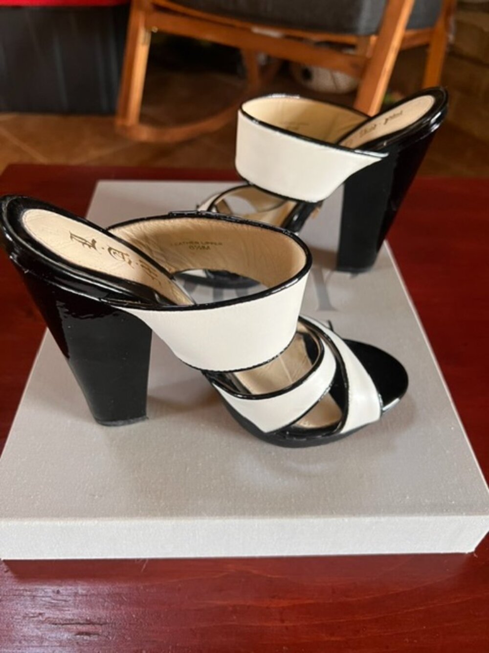 L.A.M.B. Sandra Sandal Black & White EUC Sz 6.5 - Picture 6 of 10